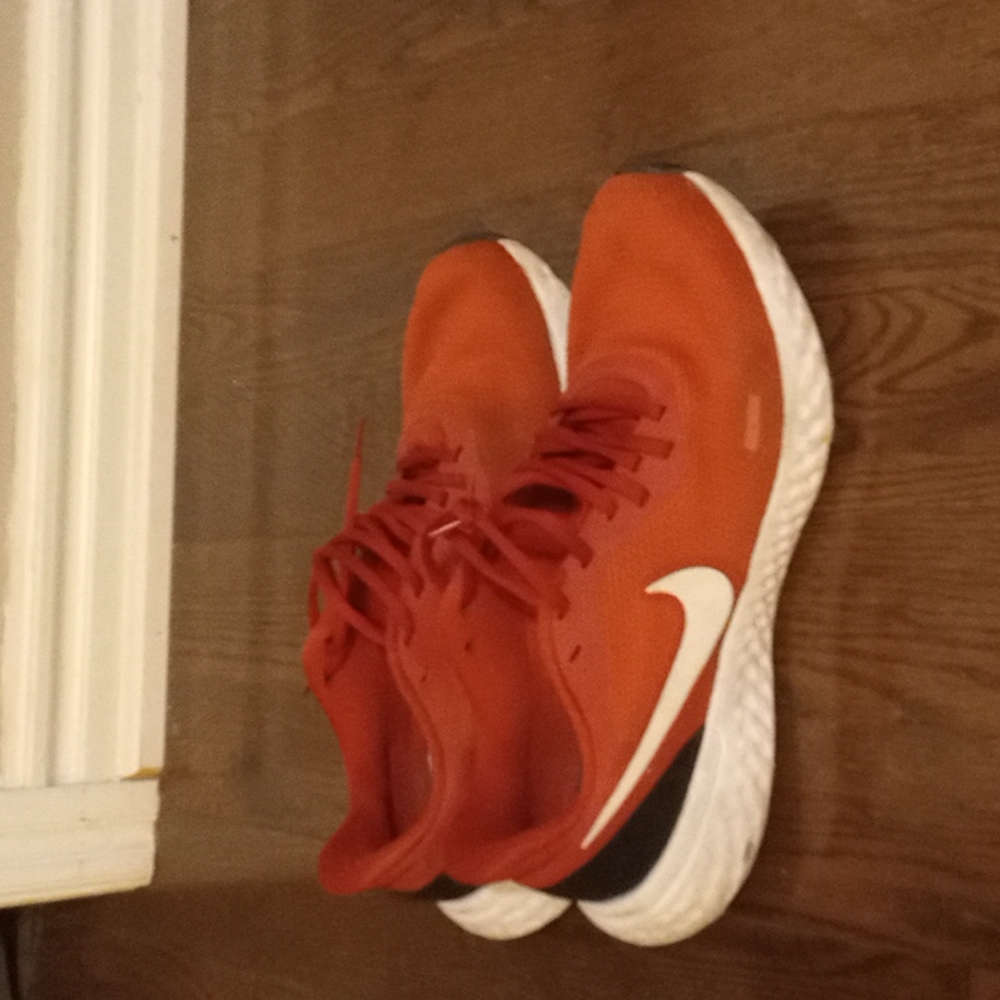 Nike Revolution